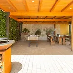 Villa Mala *