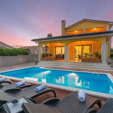 Mala Villa